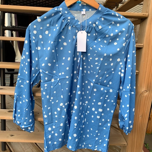 This blue top hits the “spot” NWT - Picture 1 of 6